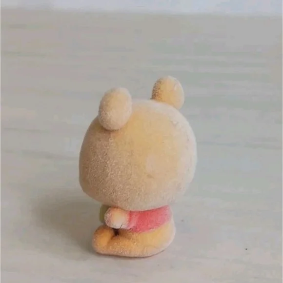 Disney Doorables Winnie The Pooh Flocked Figure Mini Toy - Picture 2 of 4